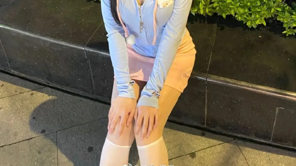 菠萝TV、17.c御梦子、电影视频:转场与字幕视频观察|蘑菇视频播放预览封面